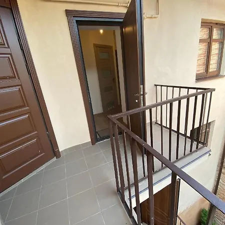Yaroslav Osmomysl Square Apartment Lviv