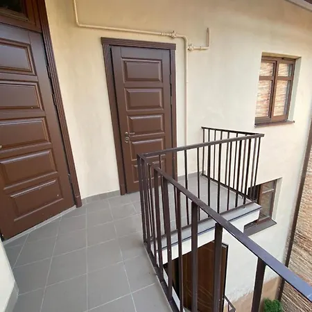 Yaroslav Osmomysl Square Apartman *