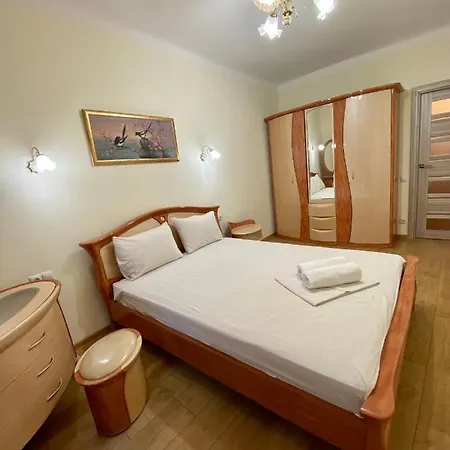 Yaroslav Osmomysl Square 公寓 *