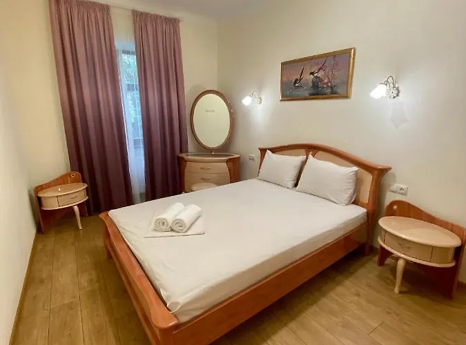 Yaroslav Osmomysl Square * إلفيف